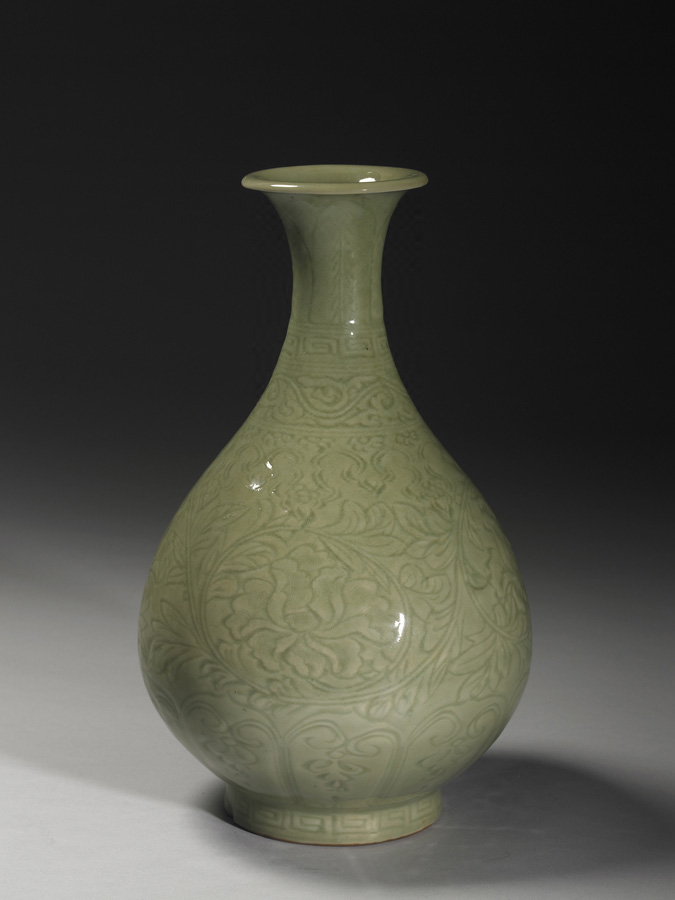 Details about   Chinese Old Longquan Kiln Green Glaze Relief Dragon Pattern Porcelain Vase 